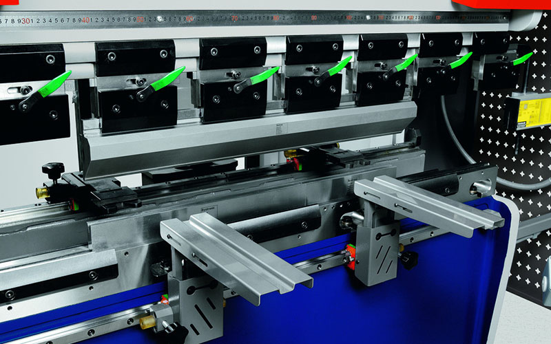  两大“拦路虎”横亘在前,商用机器人爆发仍需等待